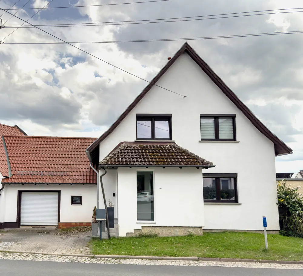 Straßenansicht des Familienhauses in Jena-Lützeroda